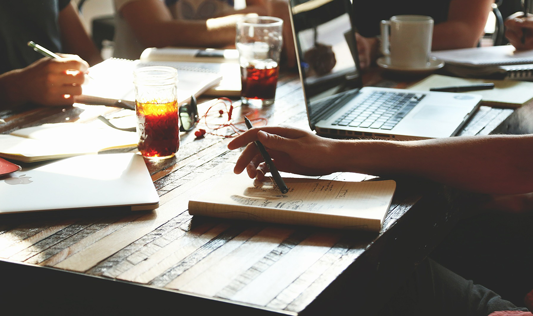 Students working at a cafe table
