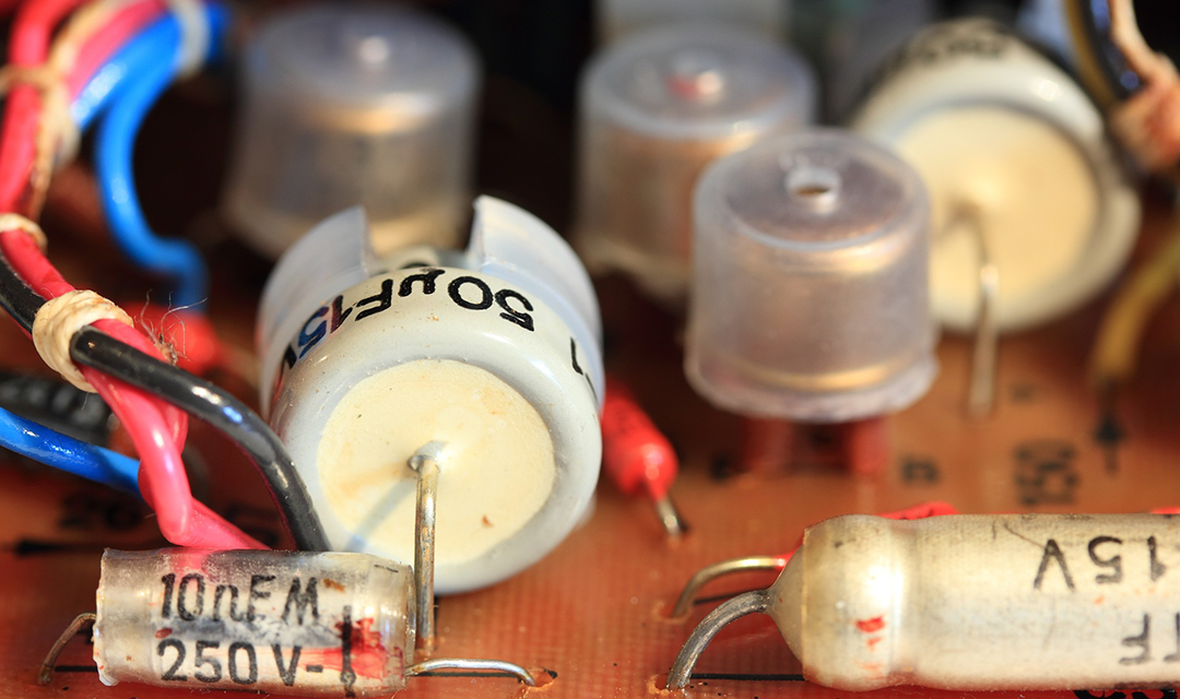 Wires and capacitors