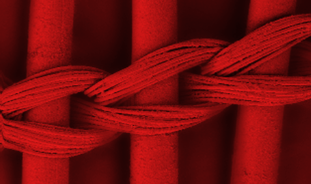SEM images depict blood flow over an artificial surface, with and without clot. 