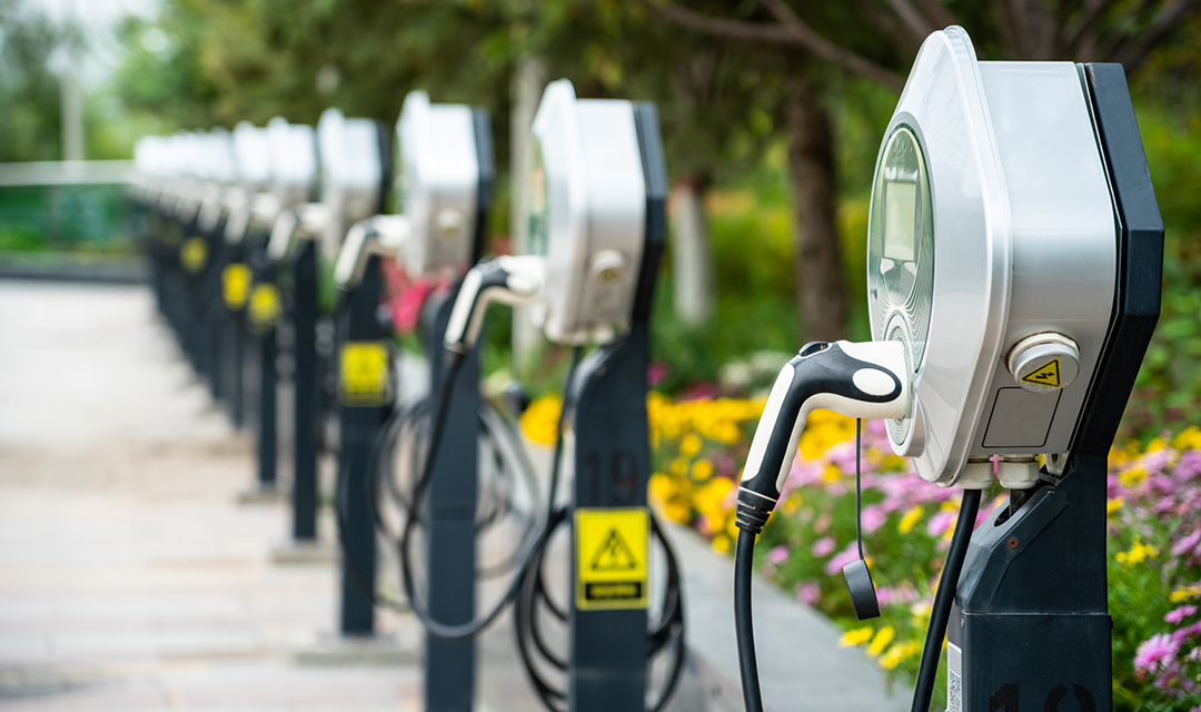 Electric vehicle charging station