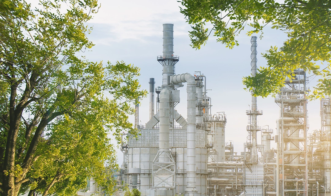 Photo of an oil refinery