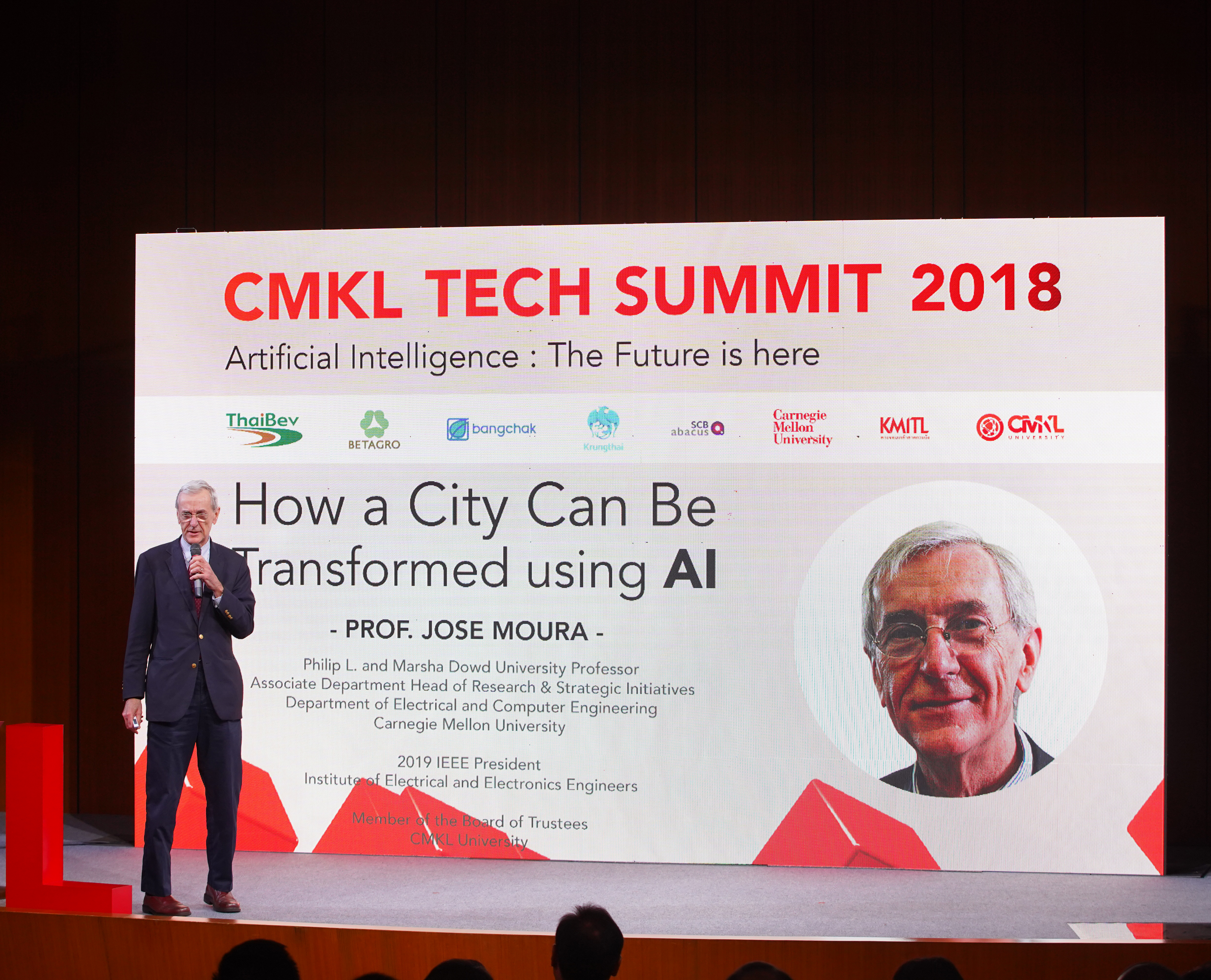 Jose Moura talking at the CMKL Tech Summit